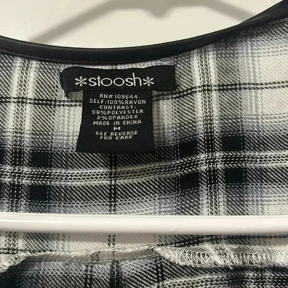 STOOSH Sleeveless Button Down Top (Colors- Black, White & Blue) - Picture 8 of 15